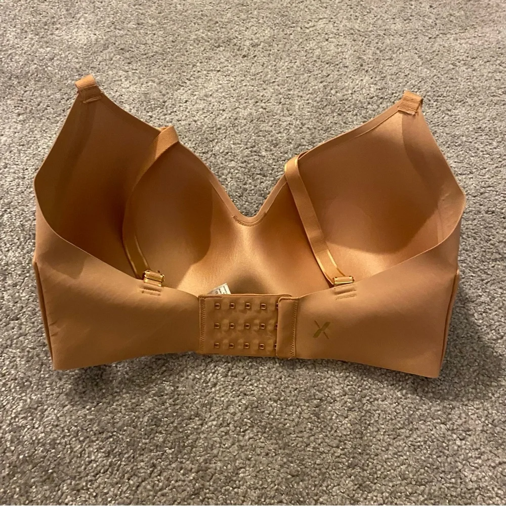 Knix Bra Women’s 6+ Tan Contour Plunging Neckline Molded Foam Cups Adjustable - Picture 2 of 7